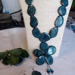 Set of Tagua necklace matching earrings